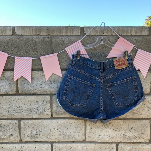 Levi’s 569 Sexy High Waisted Jean Shorts - Picture 5 of 8